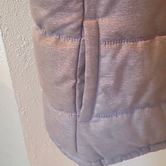 Womens fleece winter vest. Old Navy. Size Large. Light gray. - Picture 4 of 5